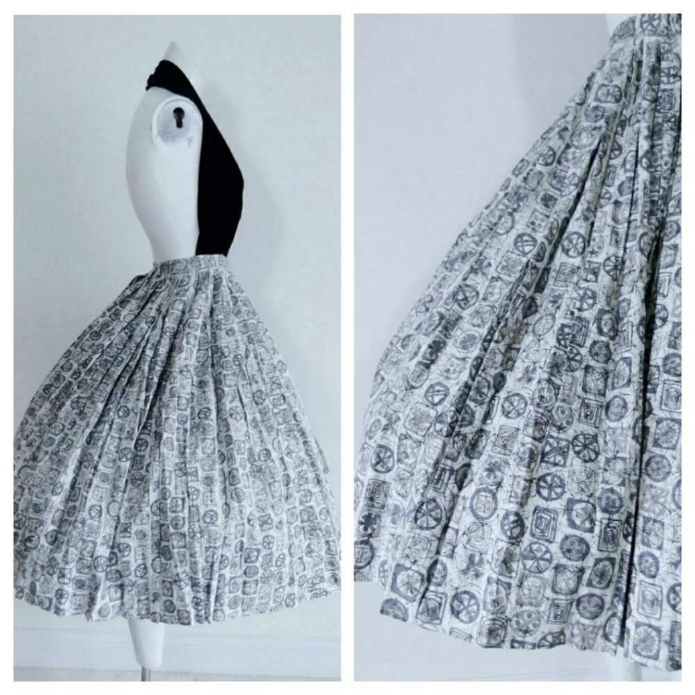 Vintage 1950s atomic Mcm novelty print pleate Full Circle Cotton Skirt Pinup VLV